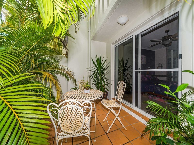 1/100 Cotlew Street East, Southport QLD 4215
