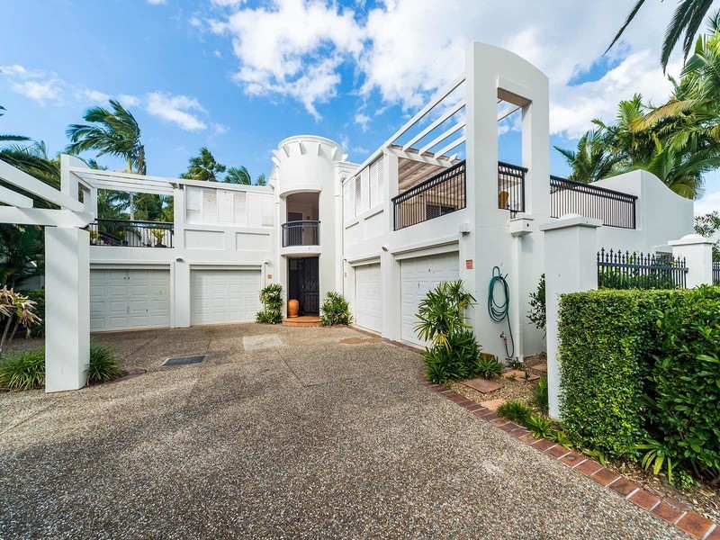 1/100 Cotlew Street East, Southport QLD 4215