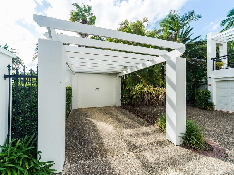 1/100 Cotlew Street East, Southport QLD 4215