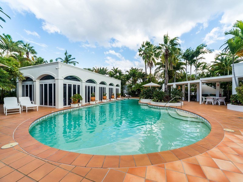 1/100 Cotlew Street East, Southport QLD 4215