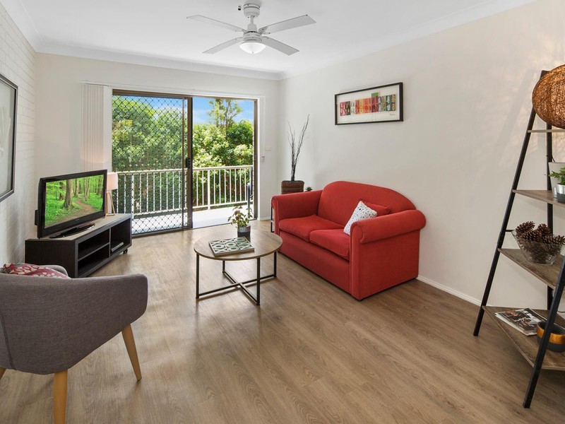 2/18 Sutherland Avenue, Labrador QLD 4215