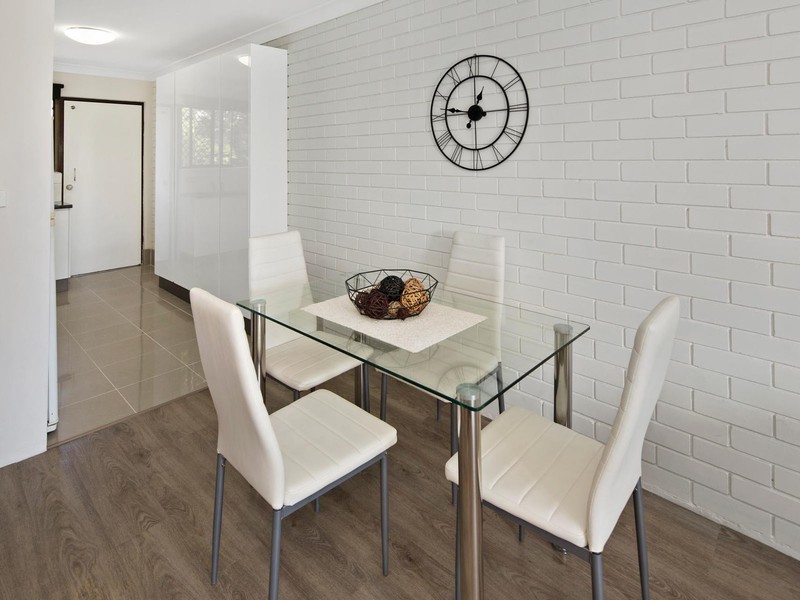 2/18 Sutherland Avenue, Labrador QLD 4215