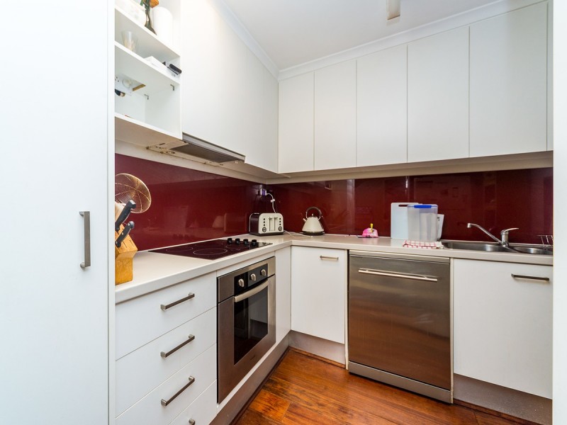 1/37 Government Road, Labrador QLD 4215