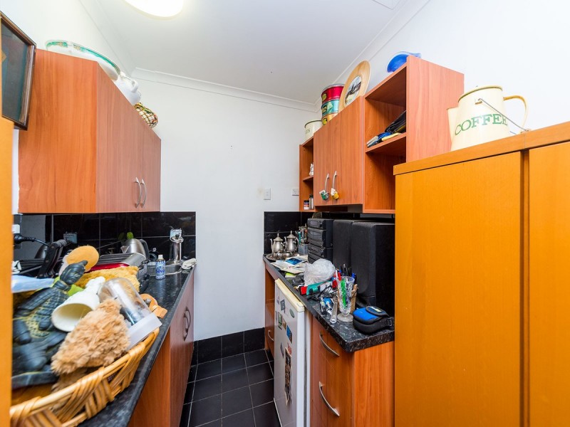 1/37 Government Road, Labrador QLD 4215