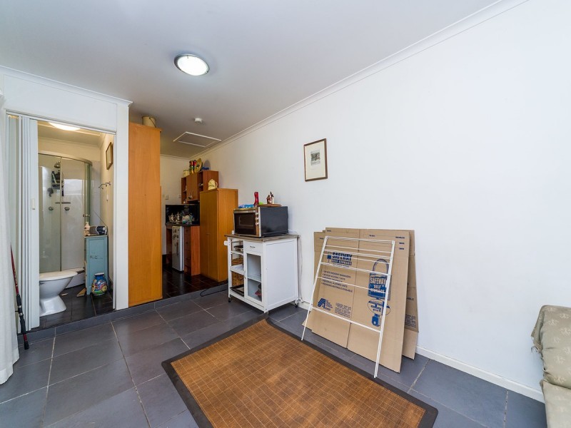 1/37 Government Road, Labrador QLD 4215