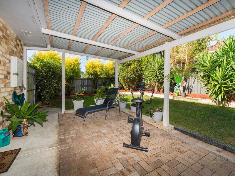 1/37 Government Road, Labrador QLD 4215