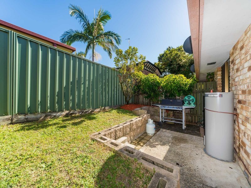 1/37 Government Road, Labrador QLD 4215