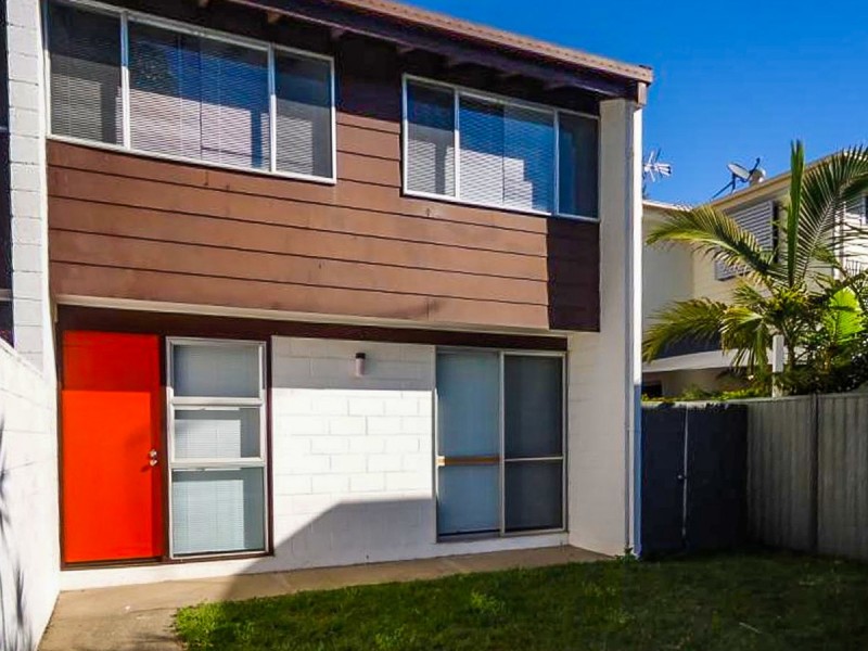 1/24 Gordon Street, Labrador QLD 4215