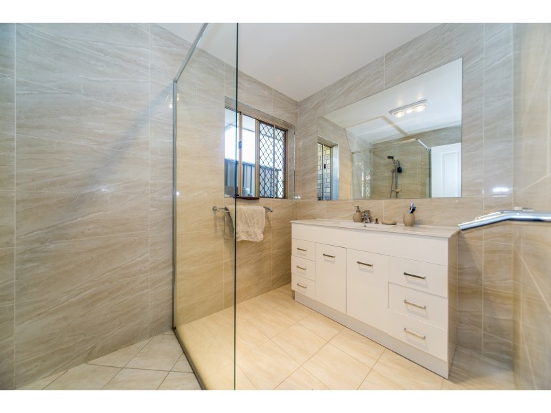 49 Mildura Drive, Helensvale QLD 4212