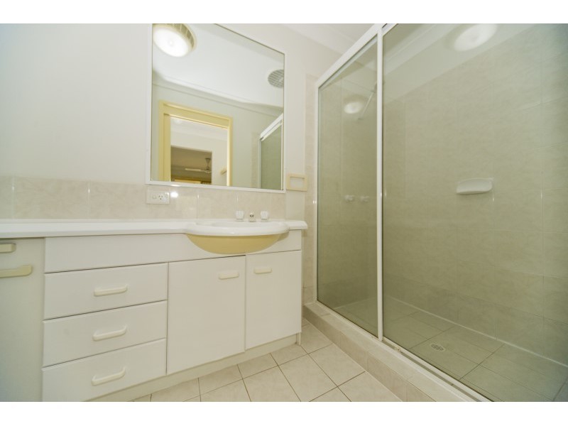 6/2 Brown Street, Labrador QLD 4215