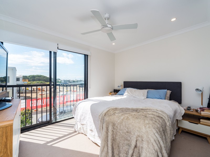 9 Mayfair Lane, Hope Island QLD 4212