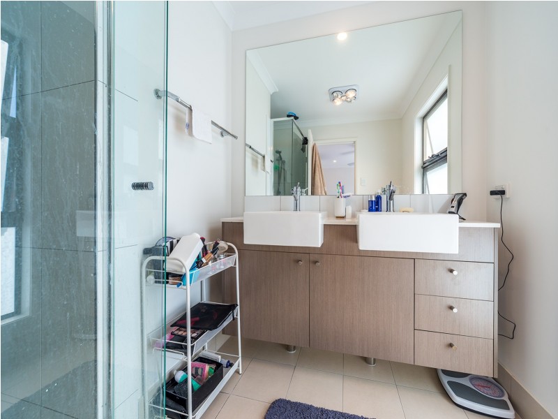 9 Mayfair Lane, Hope Island QLD 4212