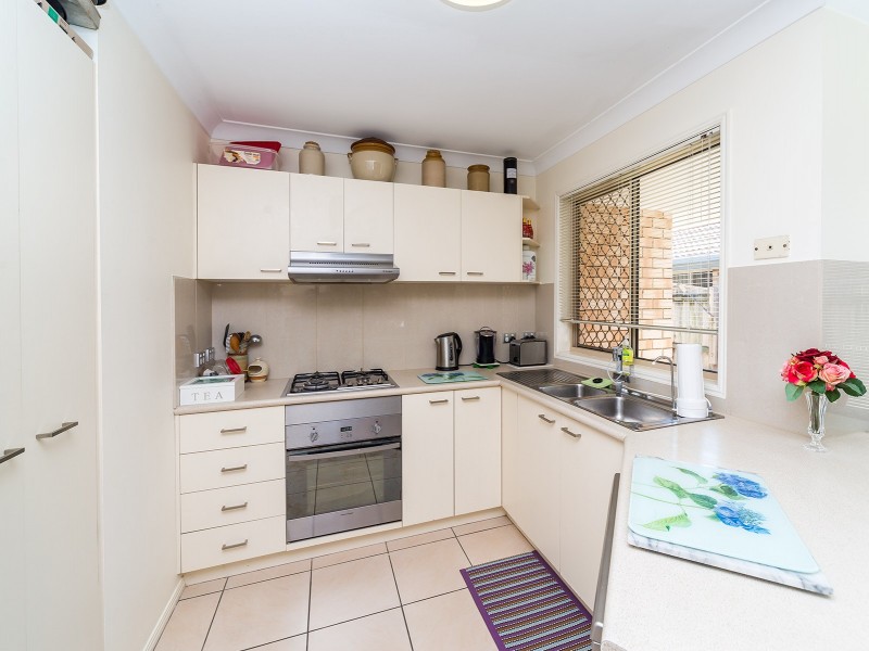 2/4 Gemma Glade, Labrador QLD 4215