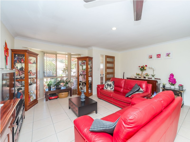 2/4 Gemma Glade, Labrador QLD 4215