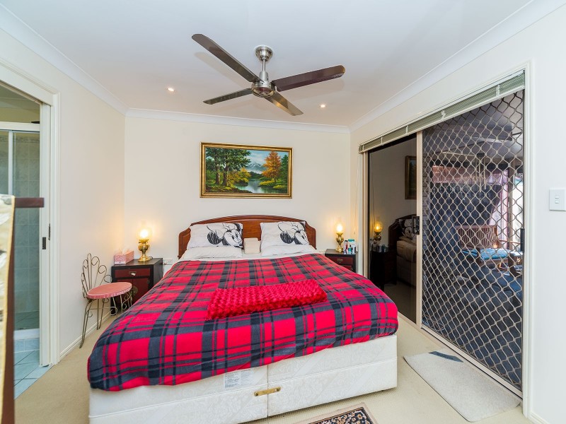 2/4 Gemma Glade, Labrador QLD 4215