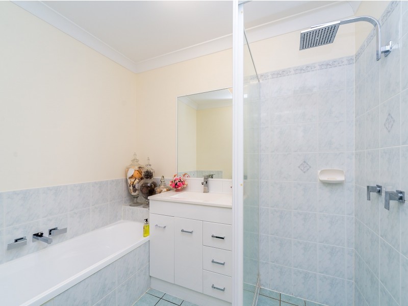 2/4 Gemma Glade, Labrador QLD 4215