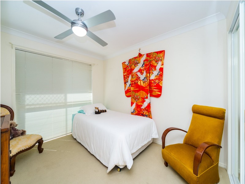 2/4 Gemma Glade, Labrador QLD 4215