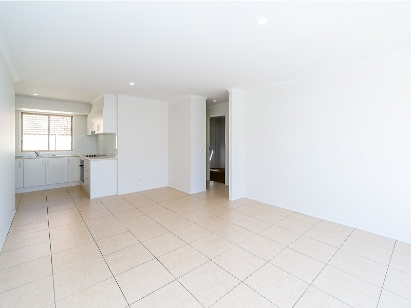 1/125 Olsen Avenue, Labrador QLD 4215