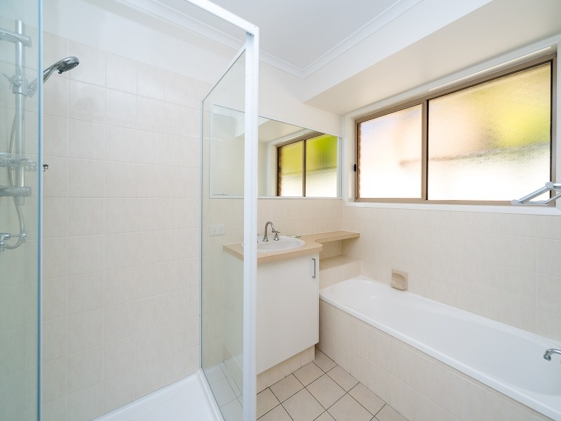 1/125 Olsen Avenue, Labrador QLD 4215