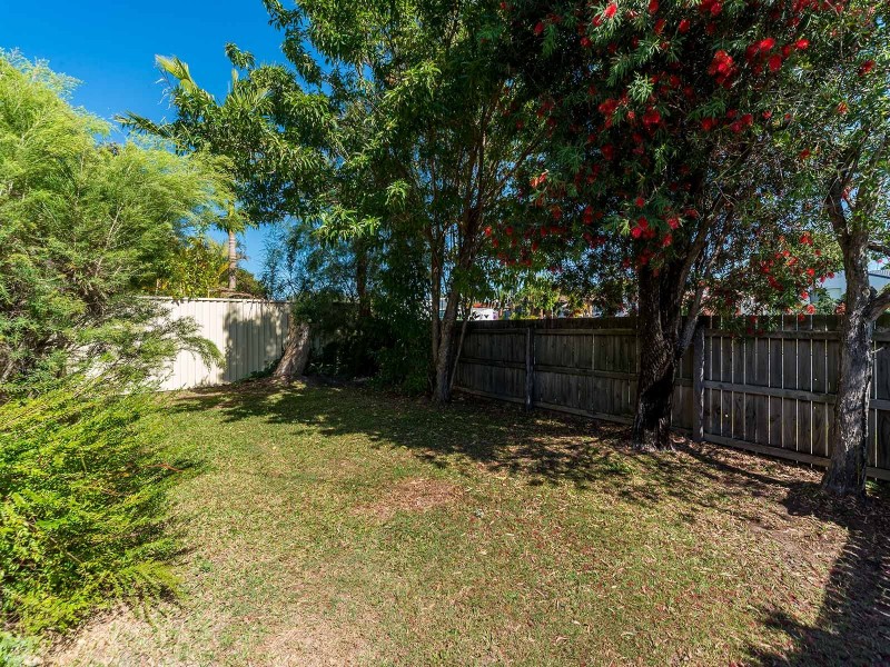 1/125 Olsen Avenue, Labrador QLD 4215