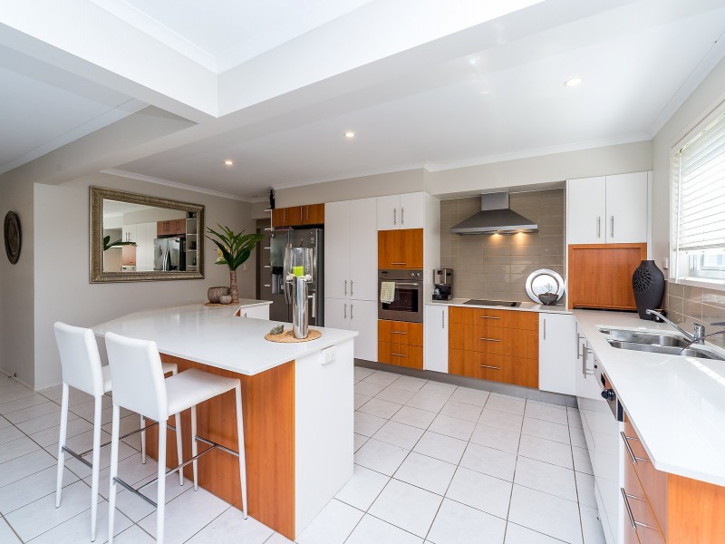 121 Kindra Avenue, Southport QLD 4215