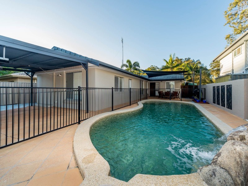 121 Kindra Avenue, Southport QLD 4215