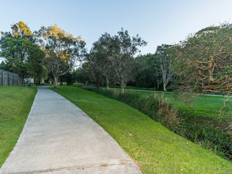 121 Kindra Avenue, Southport QLD 4215