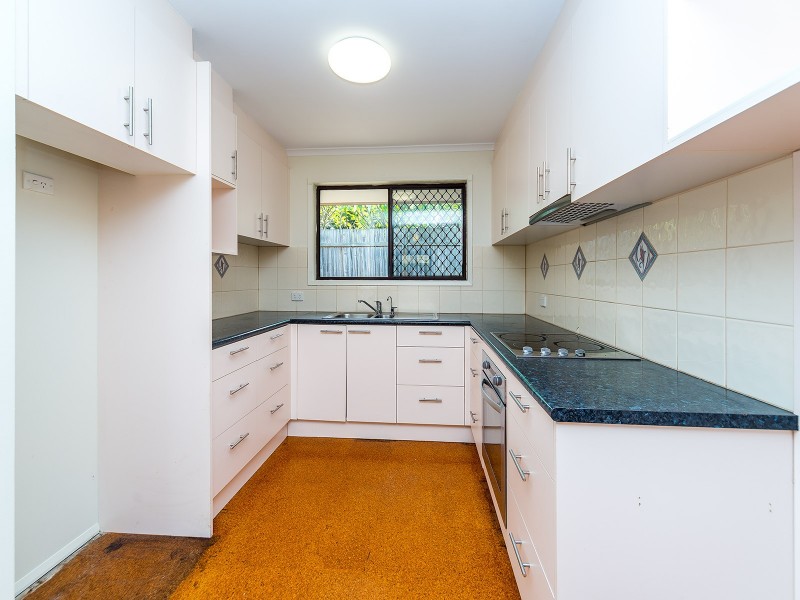 2/320 Government Road, Labrador QLD 4215