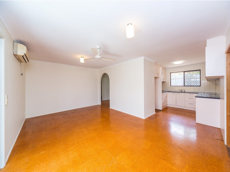 2/320 Government Road, Labrador QLD 4215