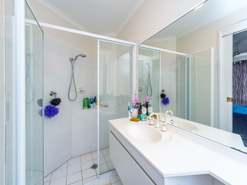 6 Baxter Court, Arundel QLD 4214