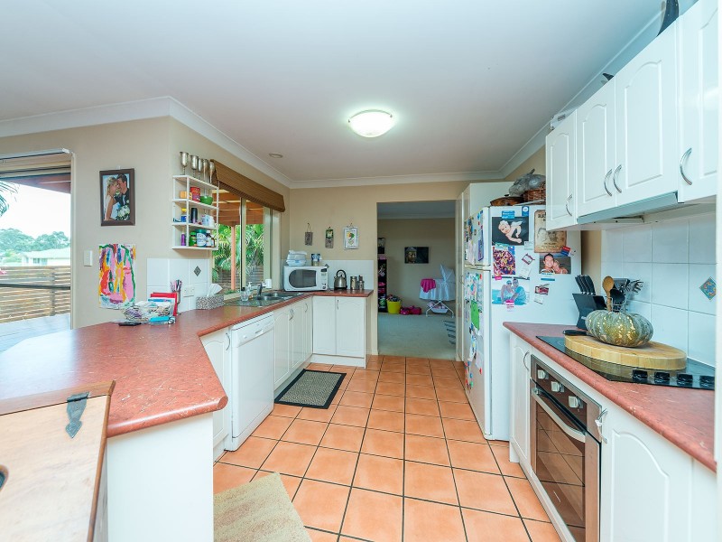 1 Kite Circuit, Arundel QLD 4214