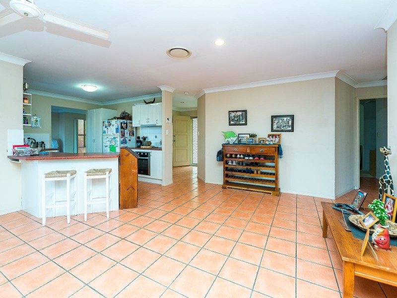 1 Kite Circuit, Arundel QLD 4214