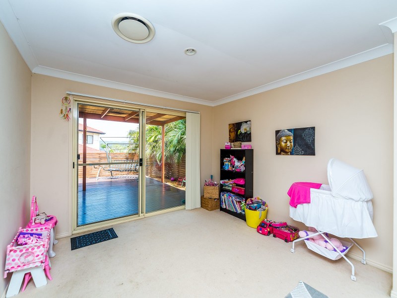 1 Kite Circuit, Arundel QLD 4214