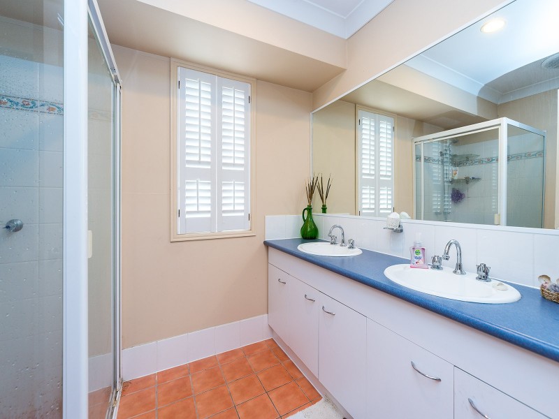 1 Kite Circuit, Arundel QLD 4214