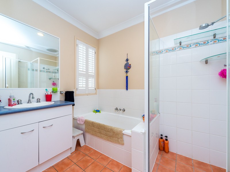 1 Kite Circuit, Arundel QLD 4214