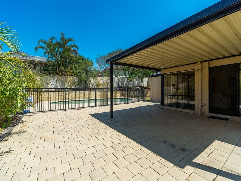 17 Petworth Court, Arundel QLD 4214