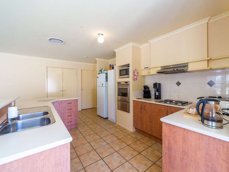 17 Petworth Court, Arundel QLD 4214