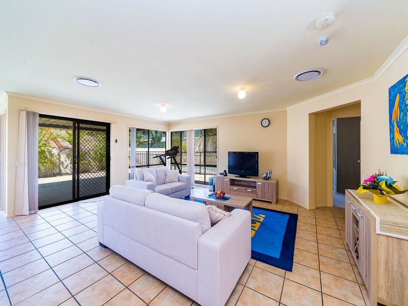 17 Petworth Court, Arundel QLD 4214