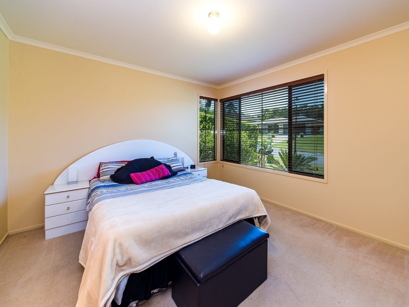 17 Petworth Court, Arundel QLD 4214