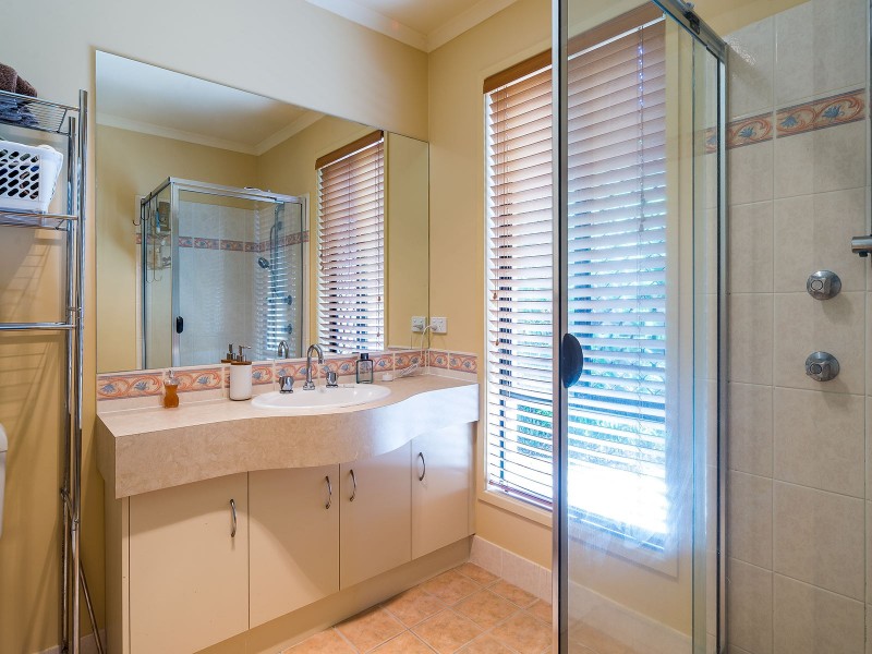 17 Petworth Court, Arundel QLD 4214