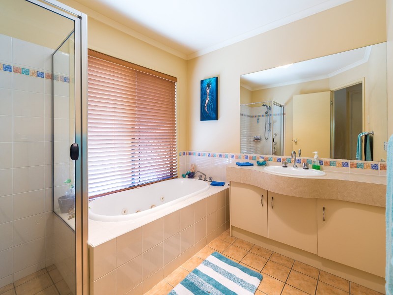 17 Petworth Court, Arundel QLD 4214