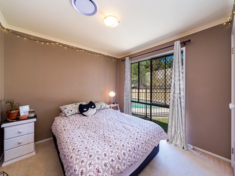 17 Petworth Court, Arundel QLD 4214