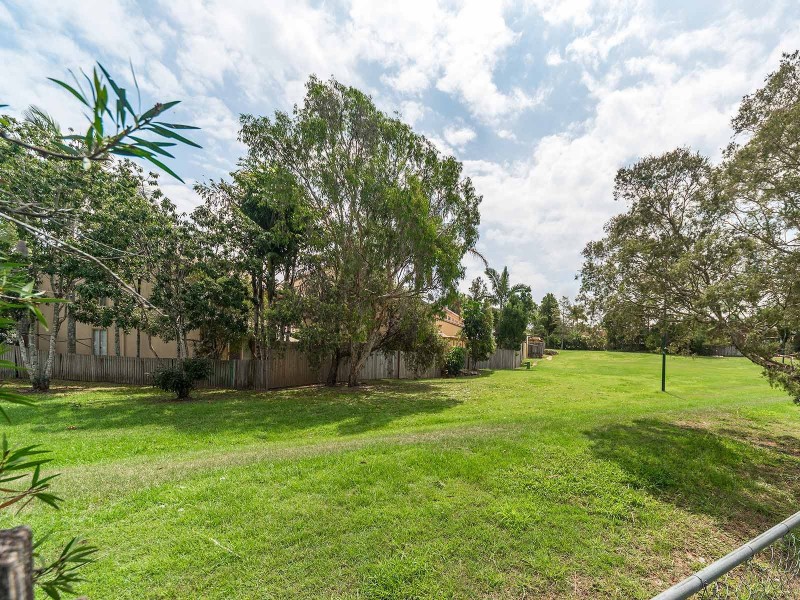 2/16 Annette Court, Labrador QLD 4215