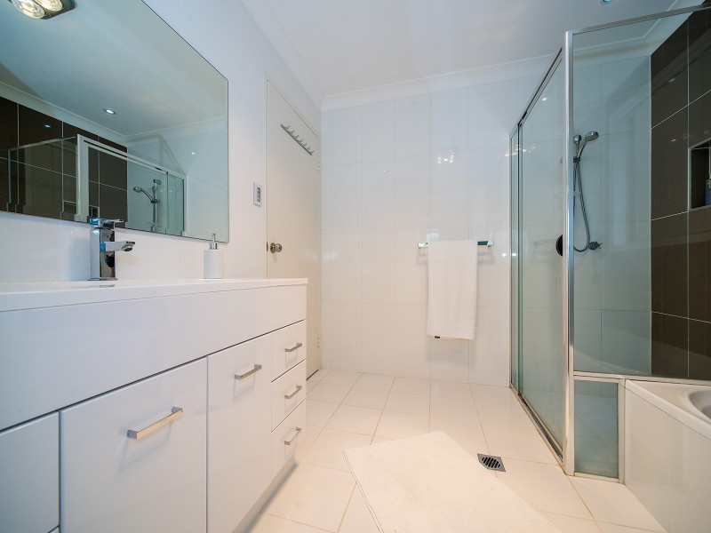 1/23 Coventry Court, Labrador QLD 4215