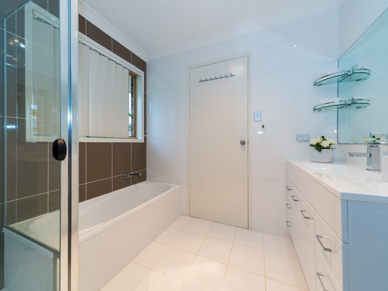 1/23 Coventry Court, Labrador QLD 4215