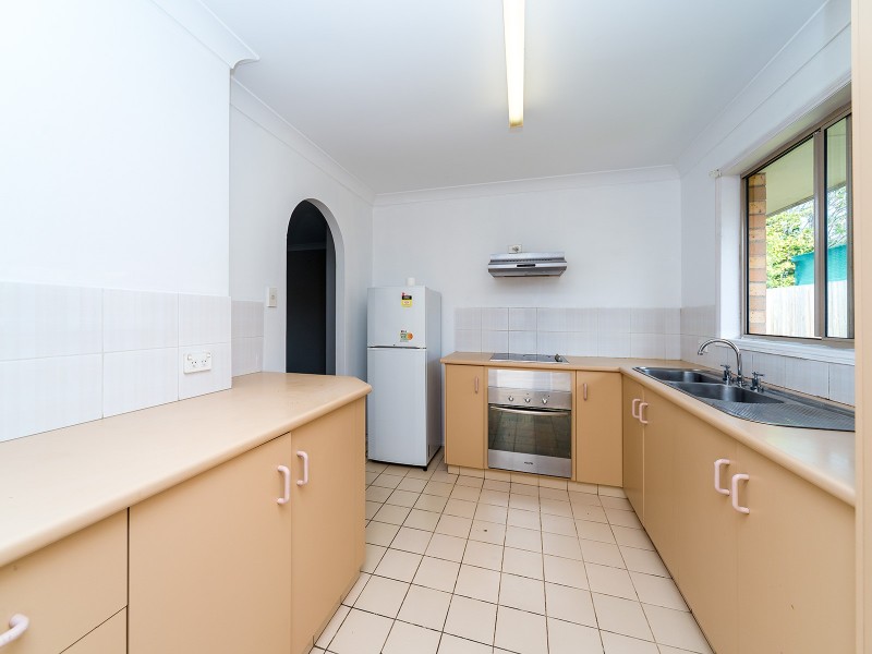 2/11 Riccarton Place, Labrador QLD 4215