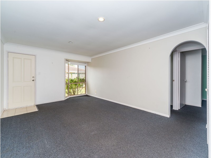 2/11 Riccarton Place, Labrador QLD 4215