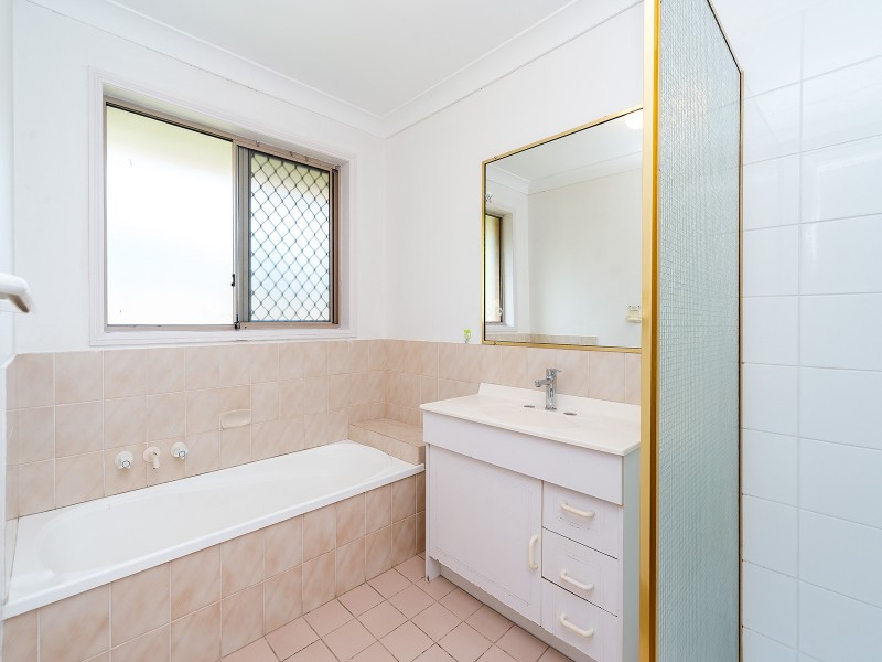 2/11 Riccarton Place, Labrador QLD 4215