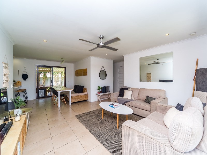 1/196 Whiting Street, Labrador QLD 4215