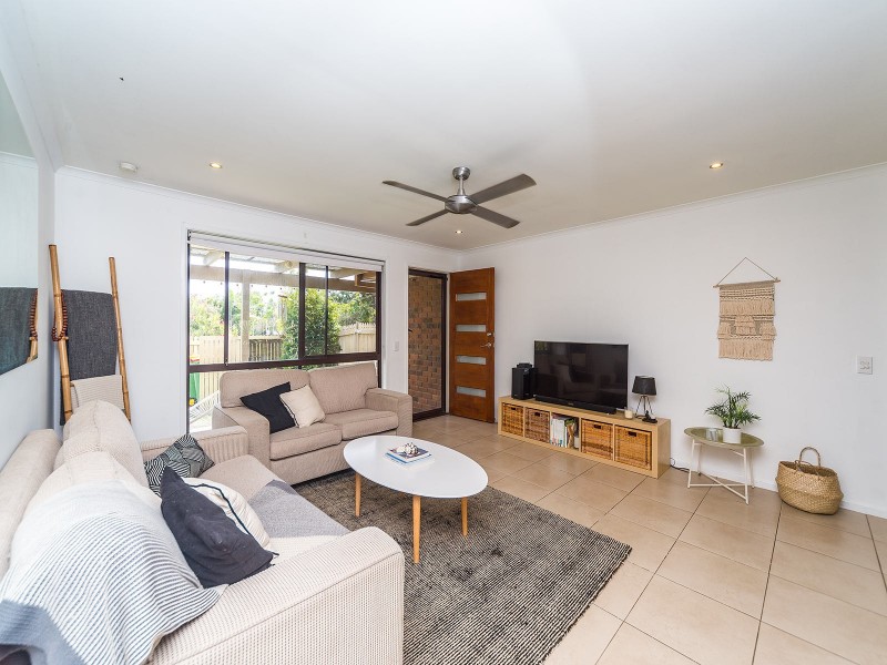 1/196 Whiting Street, Labrador QLD 4215
